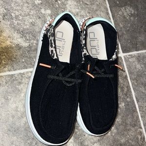 Women’s heydudes like new!